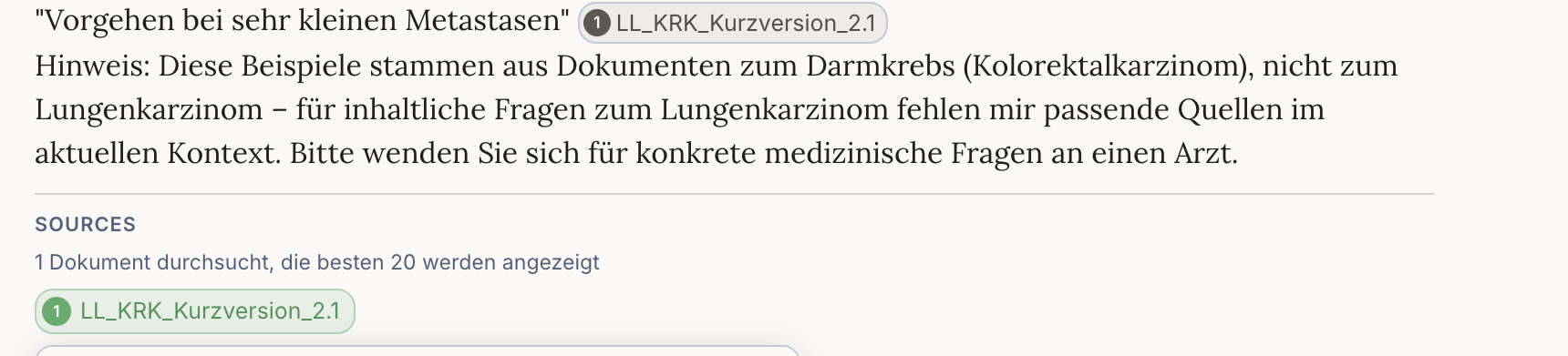 Antwort mit nummerierten Quellen-Chips und dem SOURCES-Abschnitt darunter